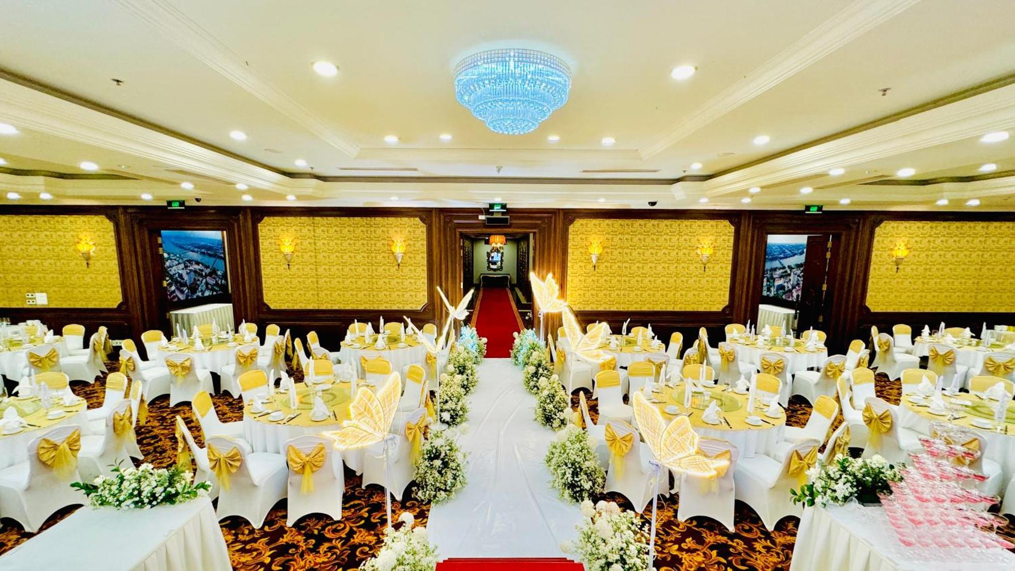 Ttc Imperial Hotel Hue Exteriör bild